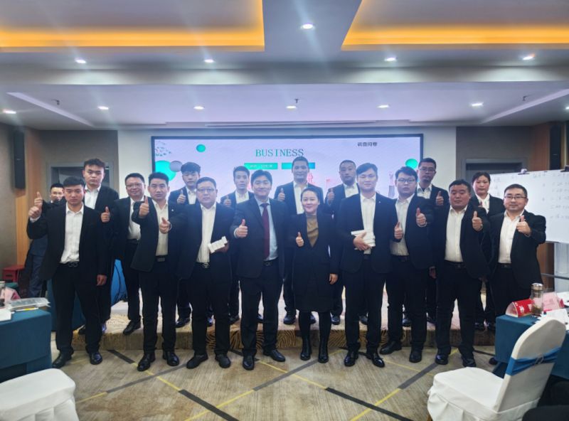 《照拂式销售治理》丨我们不休进建用心服务客户和守护市。。。。。。，，，，扎实走好每一个脚。。。。。。