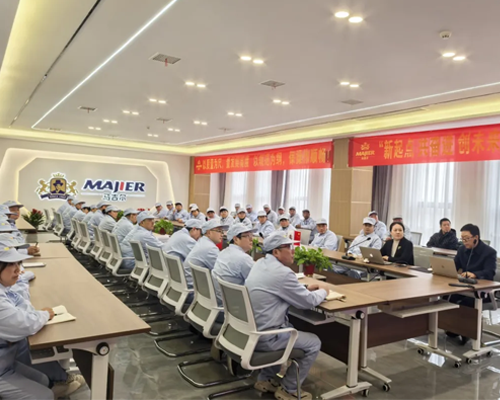 筑牢食品安全防线，，，，，，，，守护消费者舌尖安全丨郑州马吉尔食品有限公司召开食品安全带头大会！